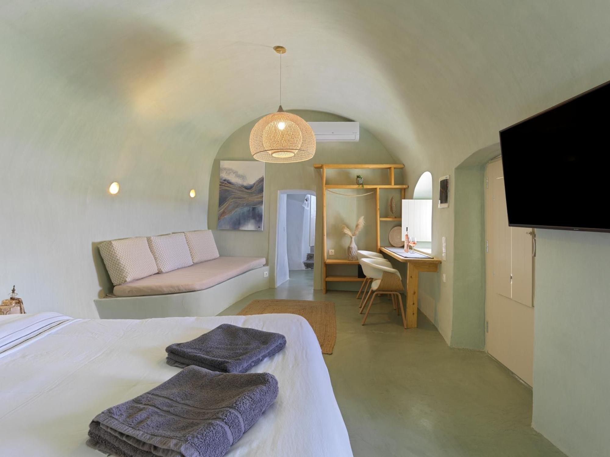 Secret Gem Suites Oia  Room photo